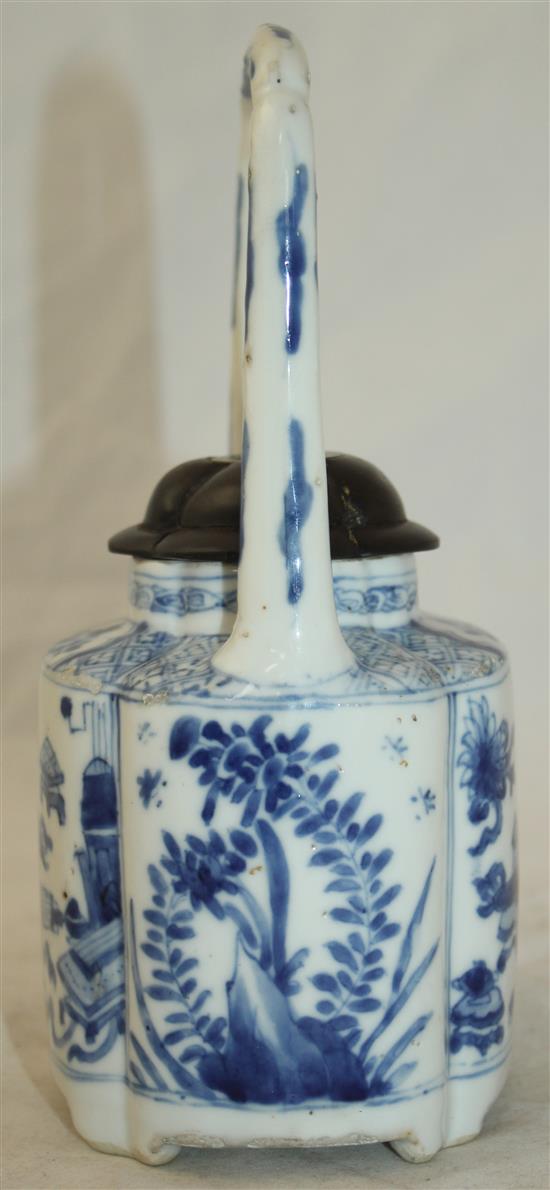 A Chinese blue and white wine pot, Kangxi period, 19cm, restorations